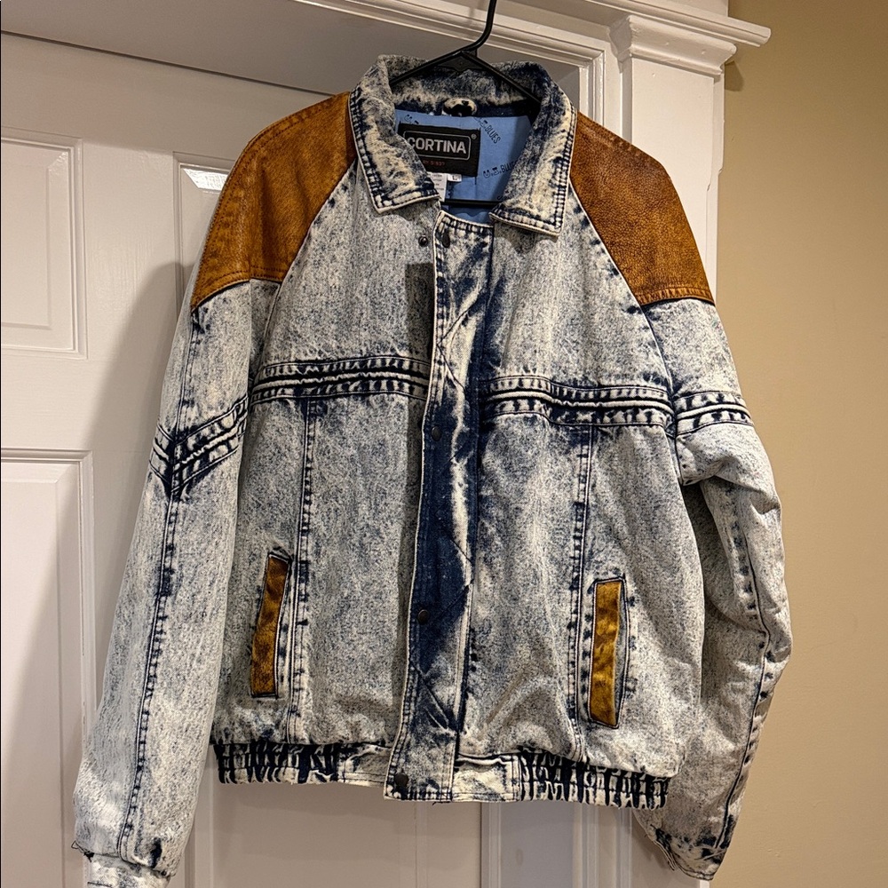 Vintage Cortina Acid Wash 1980s Denim Jacket with Shoulder Patch Accents. Large